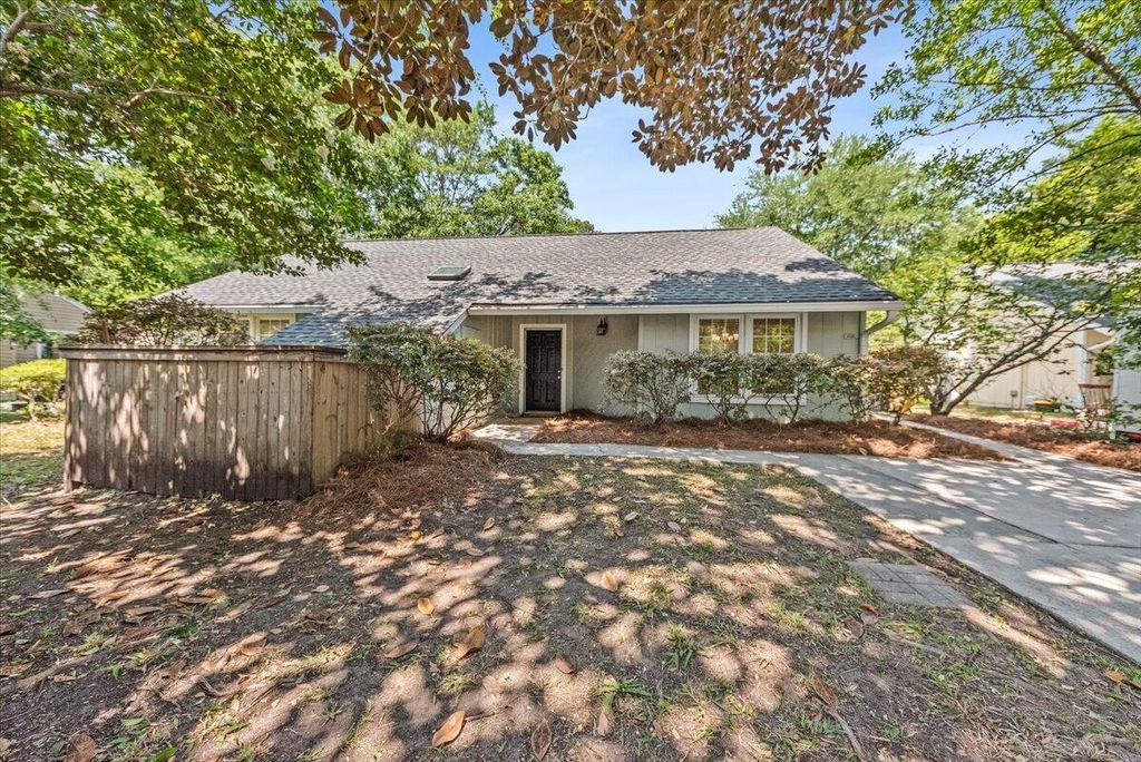 Photo of 1120 Daffodil Lane, Mount Pleasant, SC 29464 (MLS # 26011875)