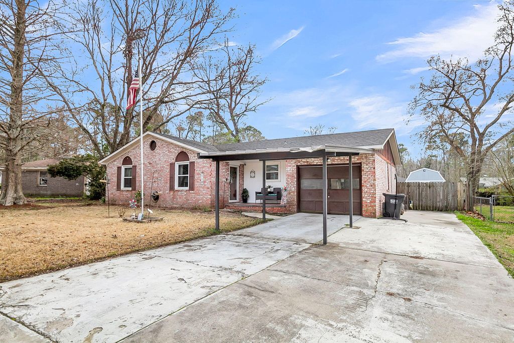 Photo of 118 Waring Road, Summerville, SC 29485 (MLS # 26005487)
