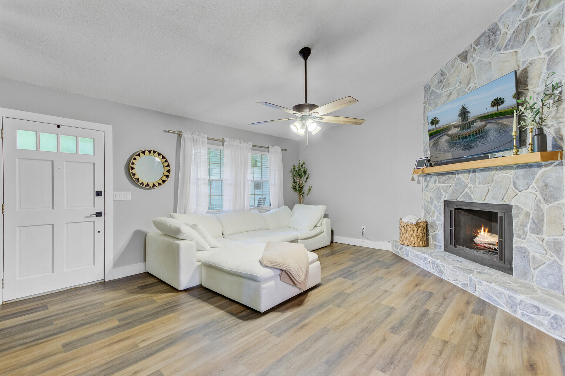 309 Kingbird Road