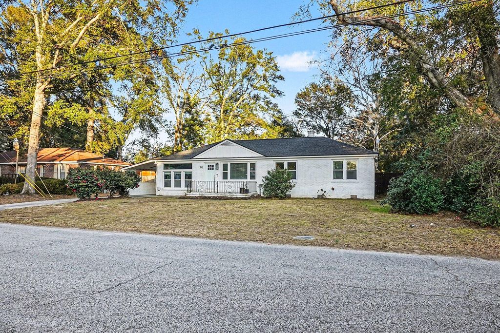 Photo of 818 W Madison Avenue, Charleston, SC 29412 (MLS # 26002338)