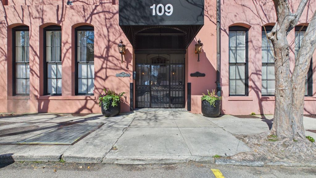 Photo of 109 E Bay Street #2d, Charleston, SC 29401 (MLS # 26006943)