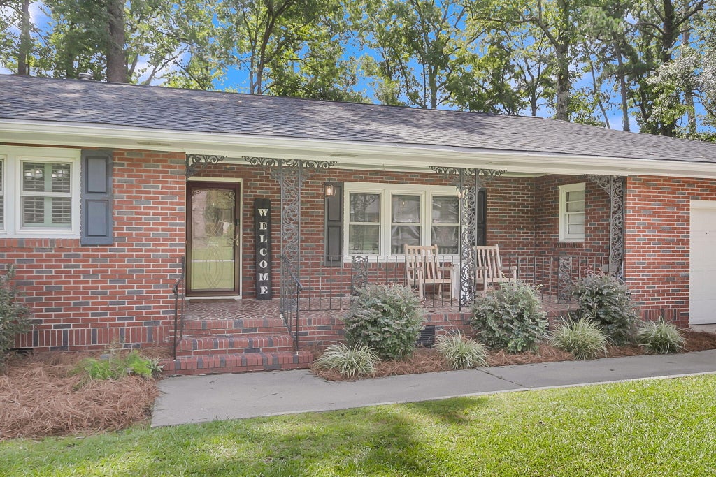 Photo of 106 Garden Hill Road, Summerville, SC 29483 (MLS # 26024414)