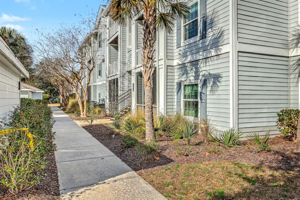 Photo of 1300 Park West Boulevard #824, Mount Pleasant, SC 29466 (MLS # 26015404)