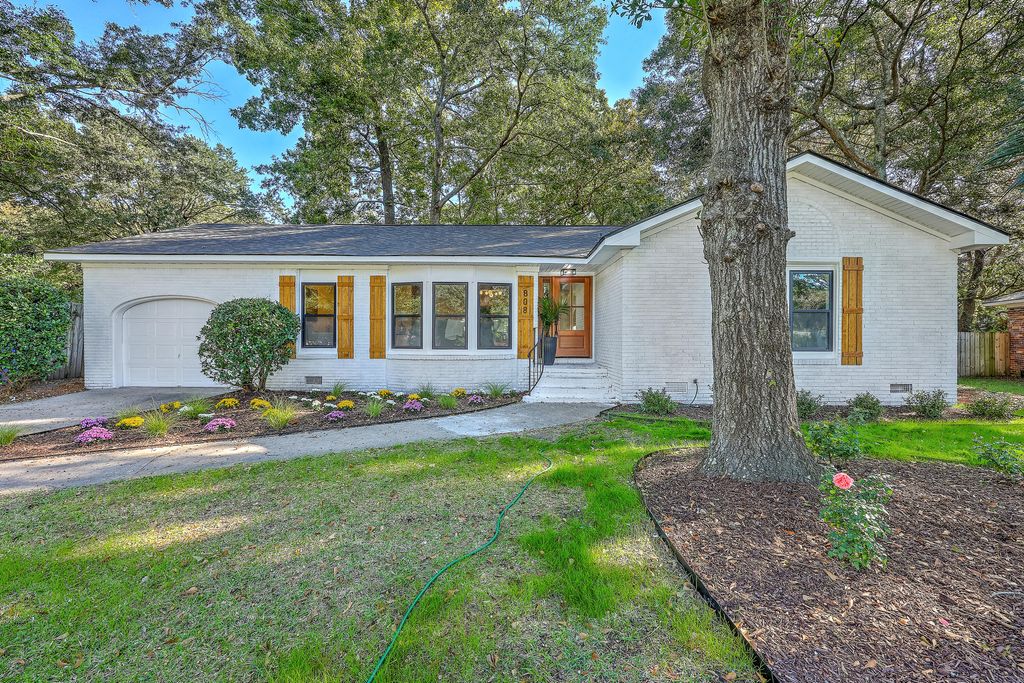 Photo of 808 O&#39;Sullivan Drive, Mount Pleasant, SC 29464 (MLS # 25028661)