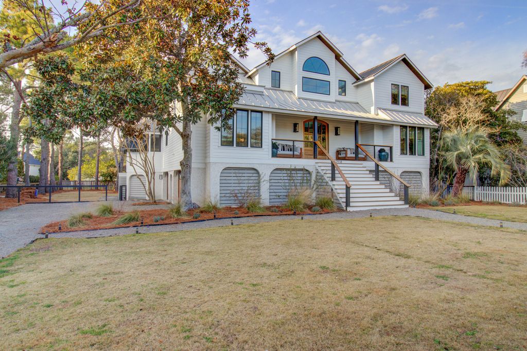 Photo of 2918 Middle Street, Sullivans Island, SC 29482 (MLS # 26002293)