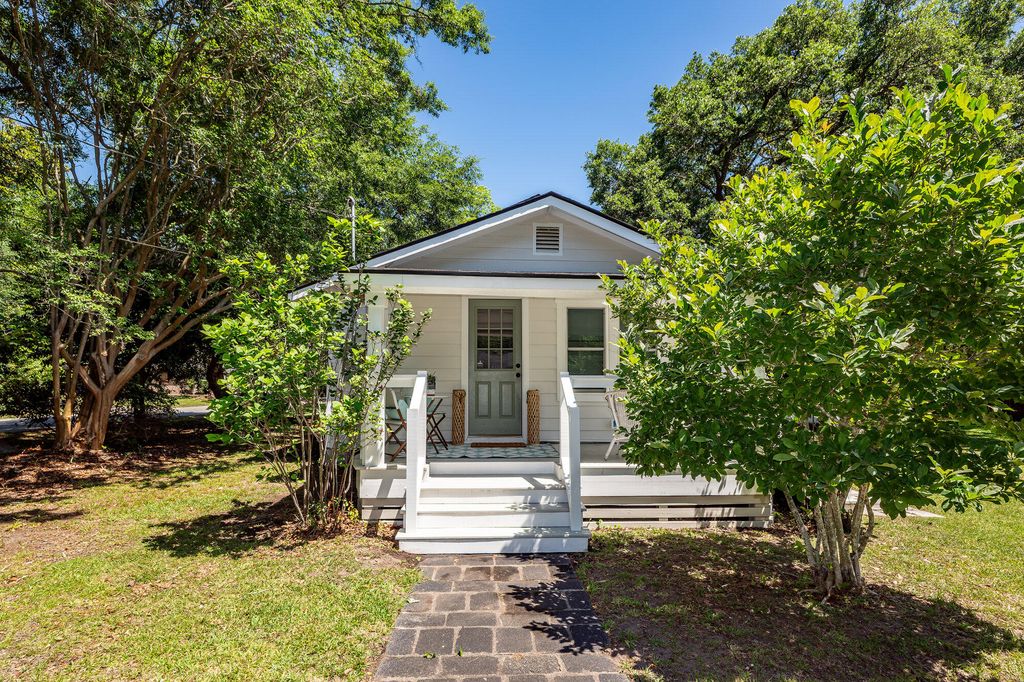 Photo of 2218 Woodland Shores Road, Charleston, SC 29412 (MLS # 26014437)