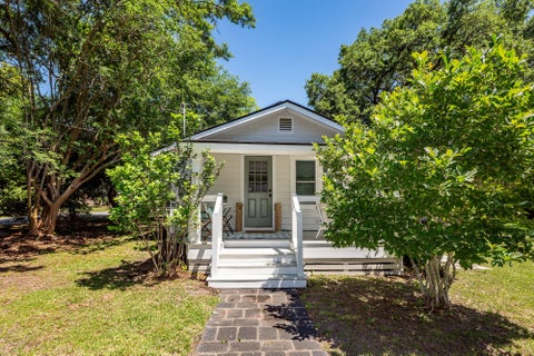 Photo of 2218 Woodland Shores Road, Charleston, SC 29412 (MLS # 26014437)