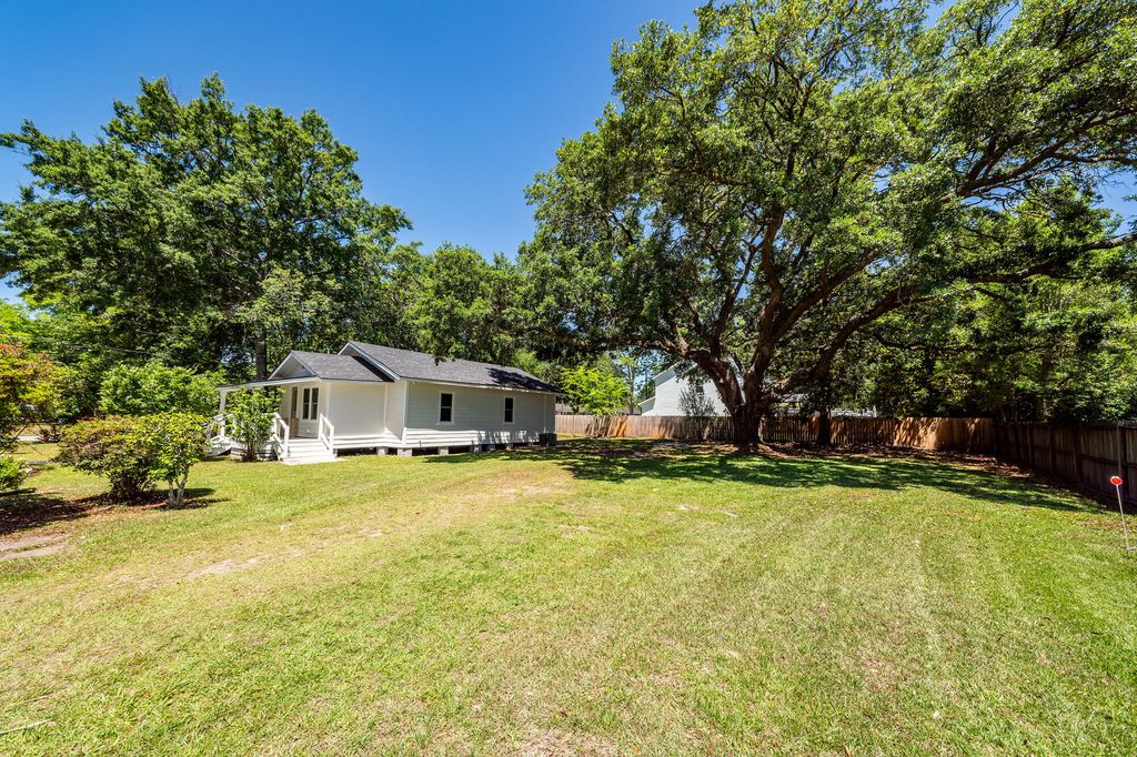 Photo of 2218 Woodland Shores Road, Charleston, SC 29412 (MLS # 26014437)