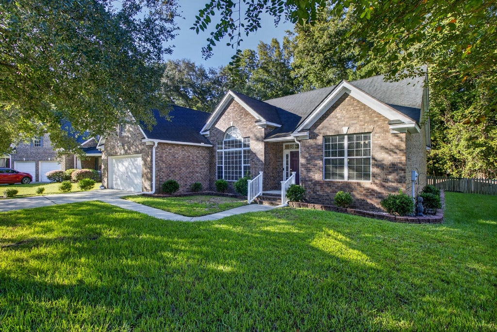 Photo of 5112 Tinston Court, Summerville, SC 29485 (MLS # 26027414)