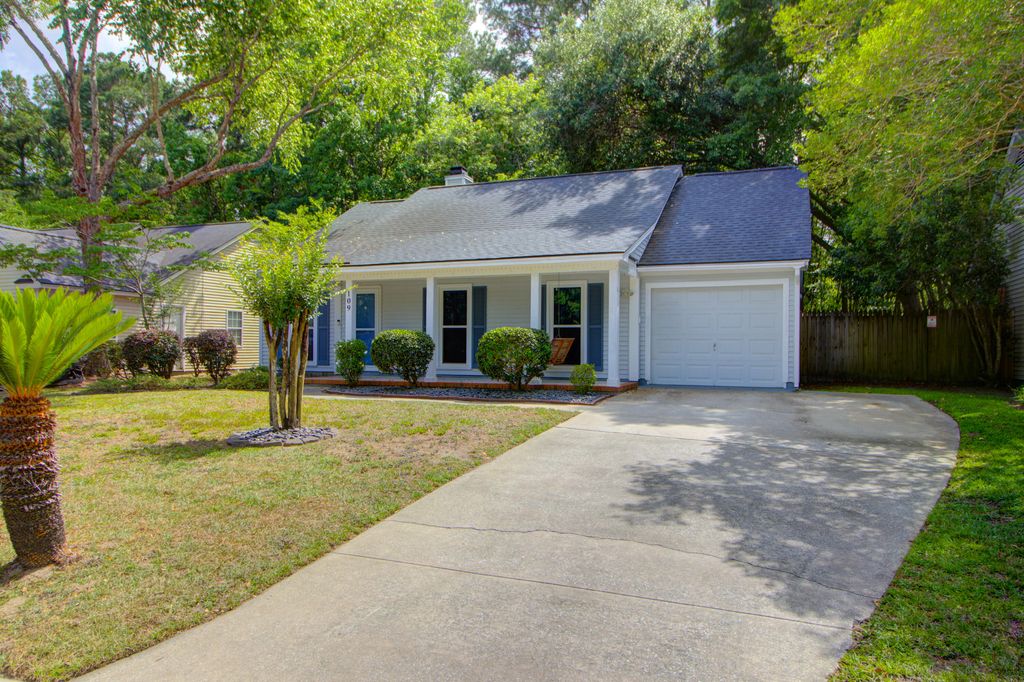 Photo of 109 Salterton Street, Summerville, SC 29485 (MLS # 26015425)