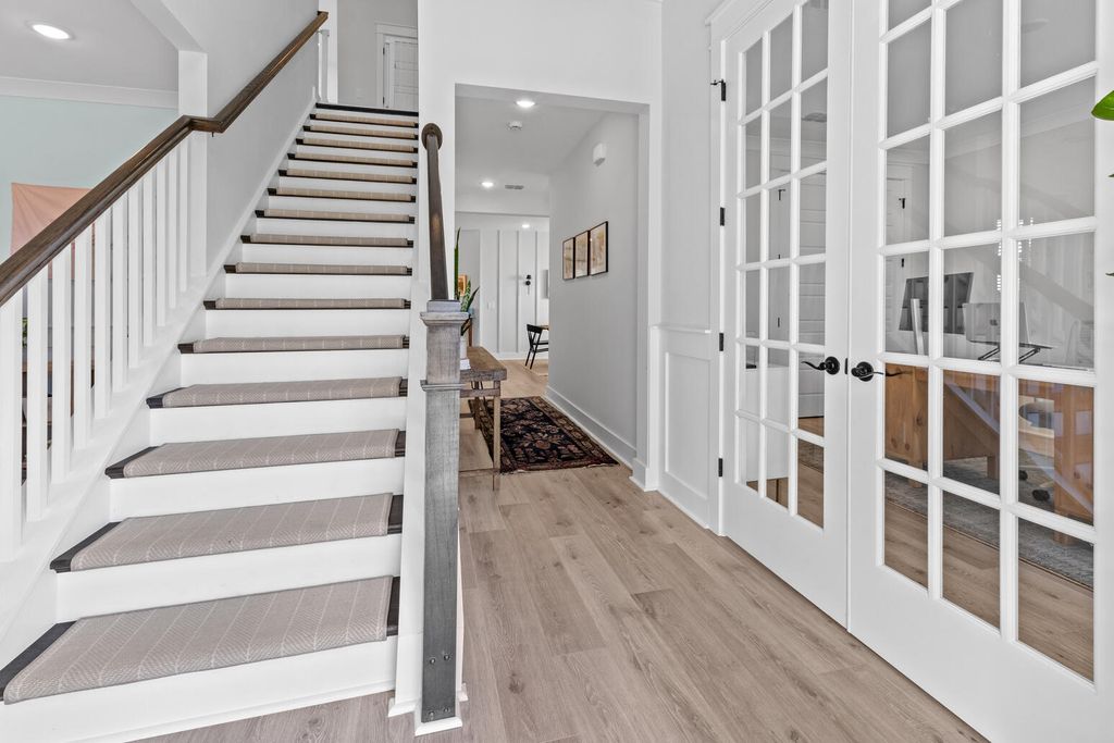 Photo of 1554 N Lakeshore Drive, Mount Pleasant, SC 29466 (MLS # 25028648)