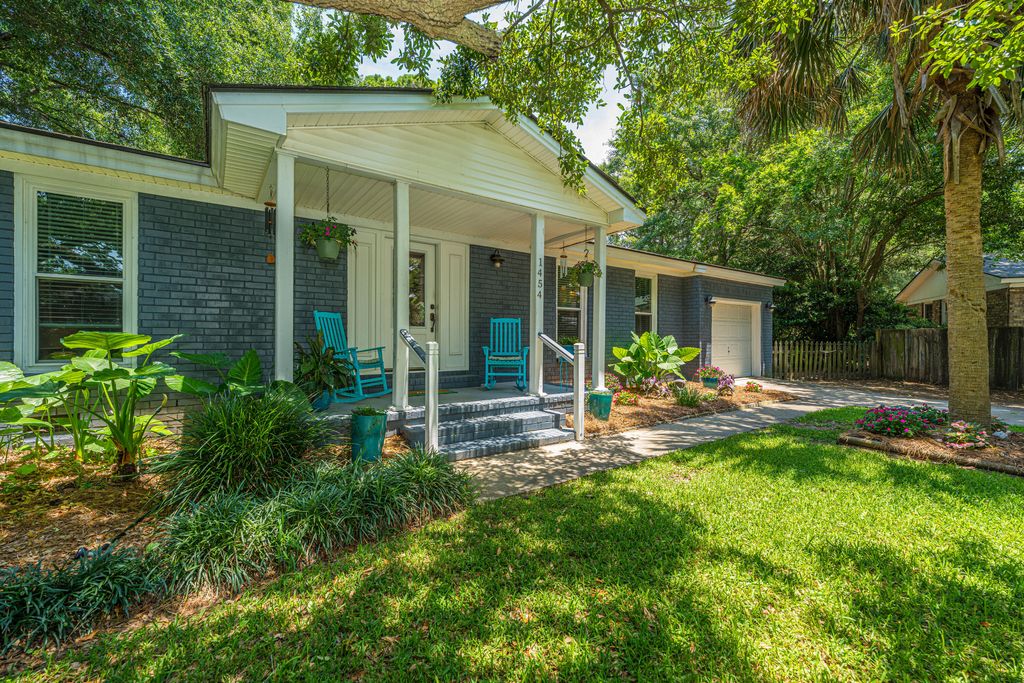 Photo of 1454 Waterway Court, Mount Pleasant, SC 29464 (MLS # 26016945)