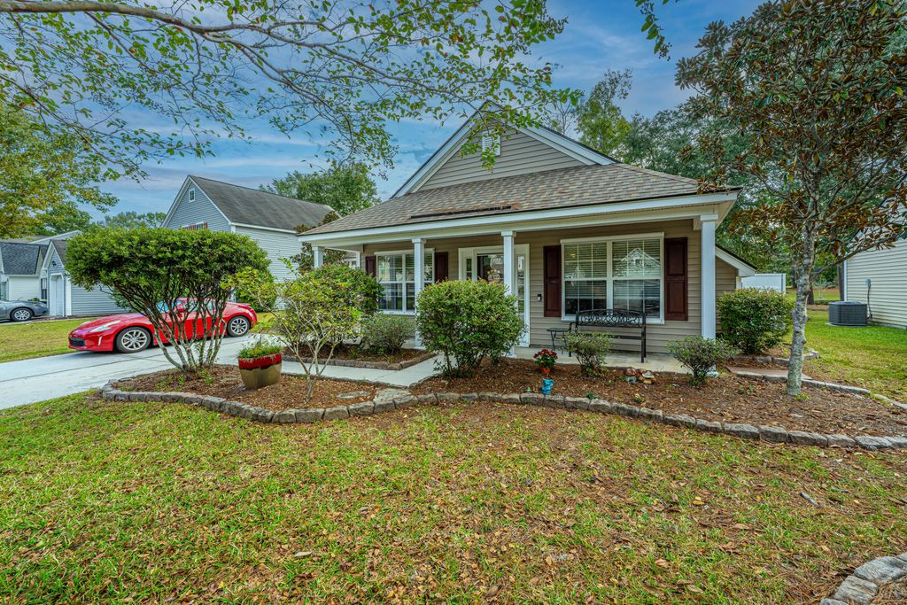 Photo of 9020 Greenbriar Drive, Summerville, SC 29485 (MLS # 25026832)