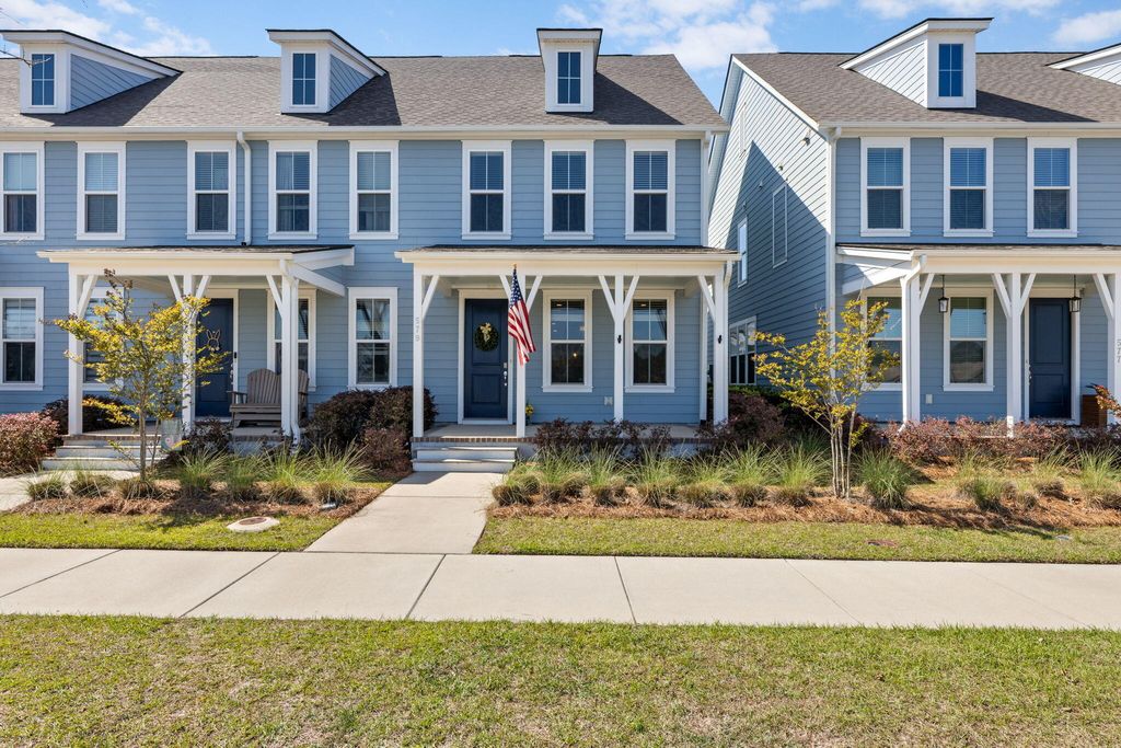 Photo of 579 Blueway Avenue, Summerville, SC 29486 (MLS # 26009712)