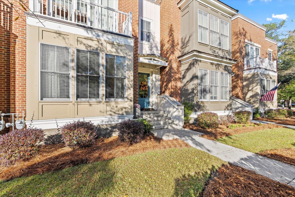 Photo of 1624 Grey Marsh Road, Mount Pleasant, SC 29466 (MLS # 26028629)
