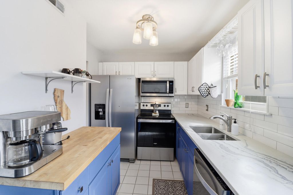 Photo of 415 Parkdale Drive #10b, Charleston, SC 29414 (MLS # 26008139)