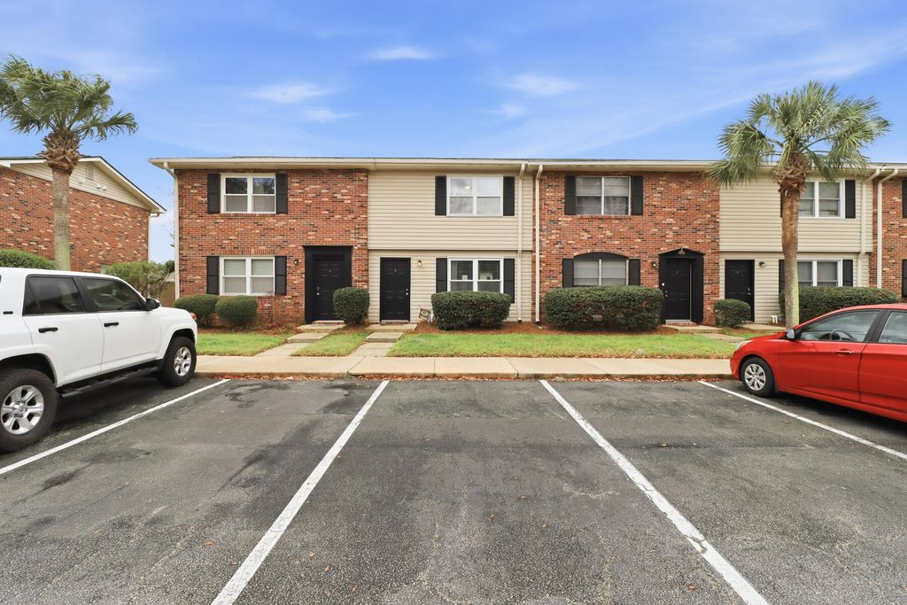 Photo of 415 Parkdale Drive #10b, Charleston, SC 29414 (MLS # 26008139)