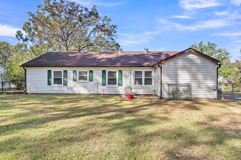 A home in North Charleston