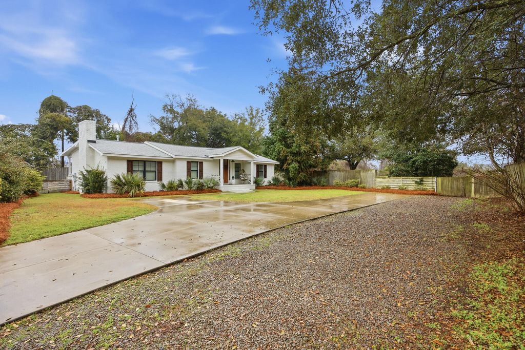 Photo of 1173 Carter Avenue, Mount Pleasant, SC 29464 (MLS # 26005891)