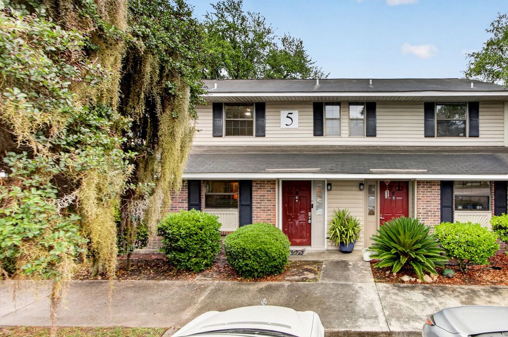 Photo of 2362 Parsonage RD #Apt 5e, Charleston, SC 29414 (MLS # 26015800)