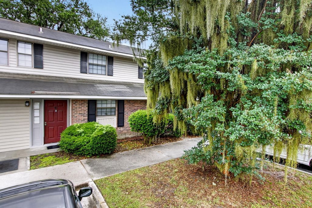 Photo of 2362 Parsonage RD #Apt 5e, Charleston, SC 29414 (MLS # 26015800)