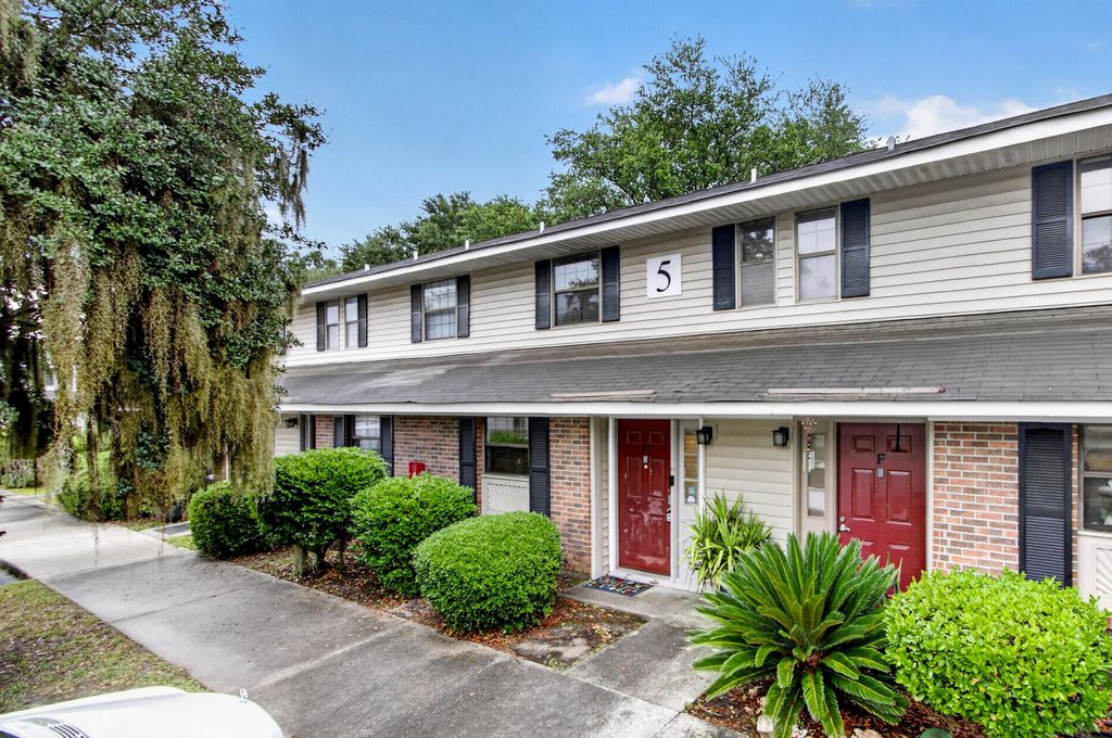 Photo of 2362 Parsonage RD #Apt 5e, Charleston, SC 29414 (MLS # 26015800)