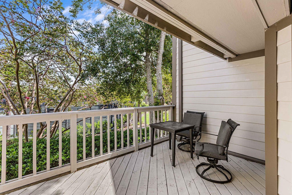 1615 Live Oak Park