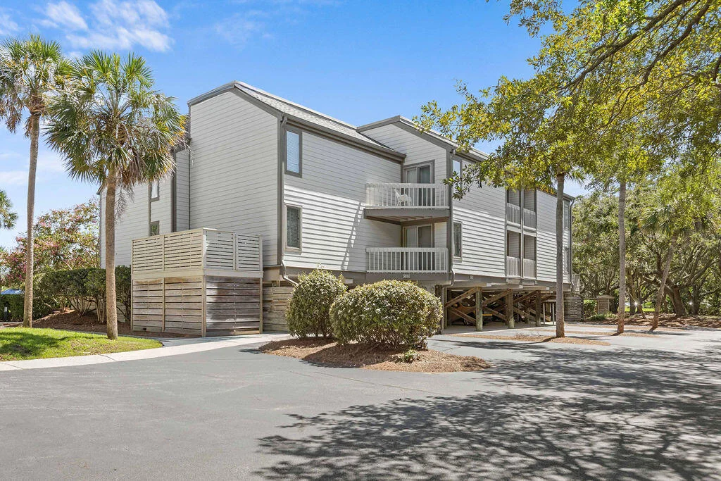 1615 Live Oak Park