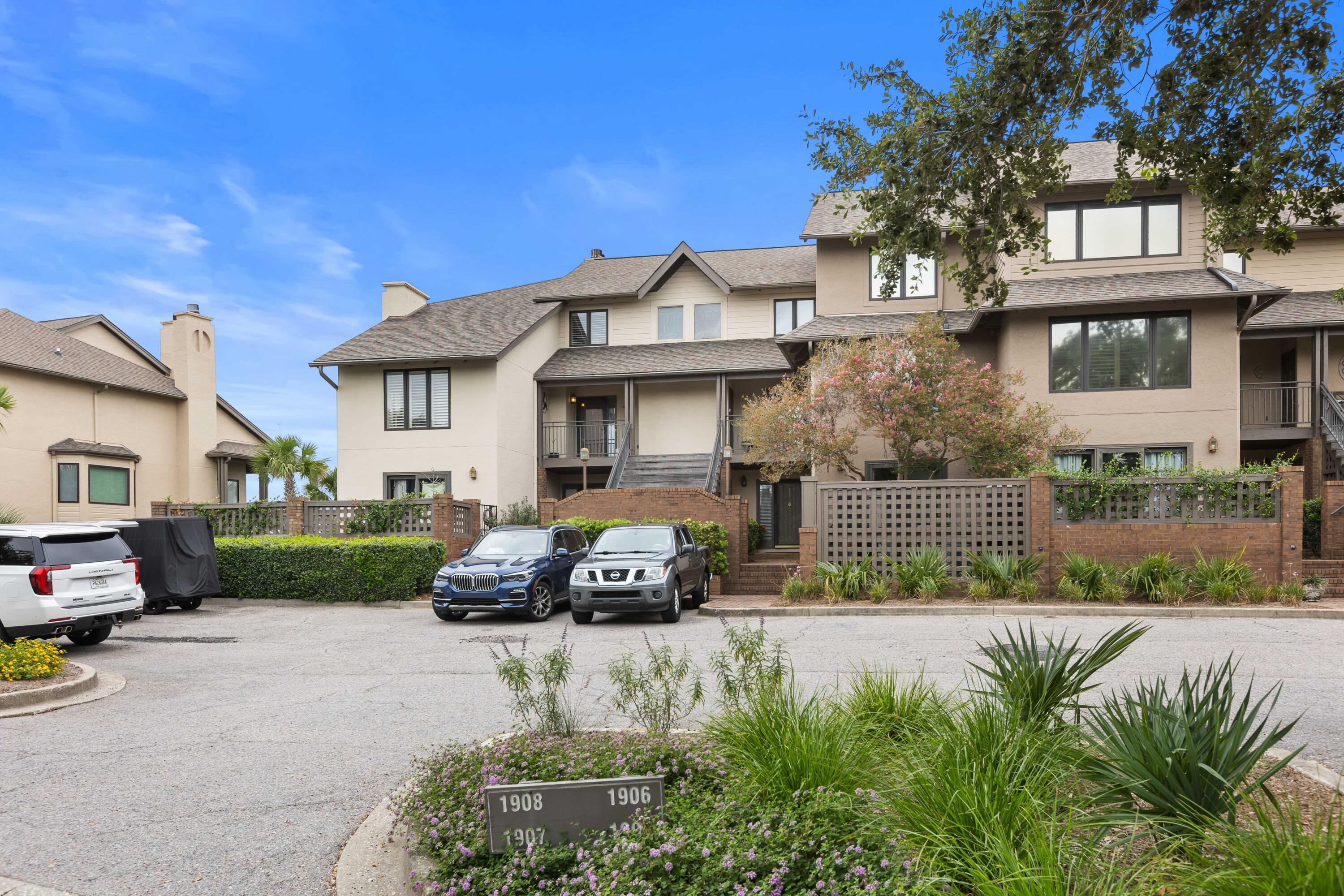 1908 Marsh Oak Lane