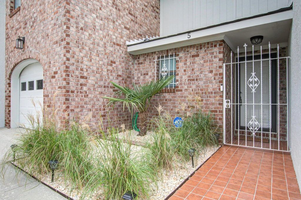 Photo of 5 Poets Corner, Charleston, SC 29412 (MLS # 25028217)