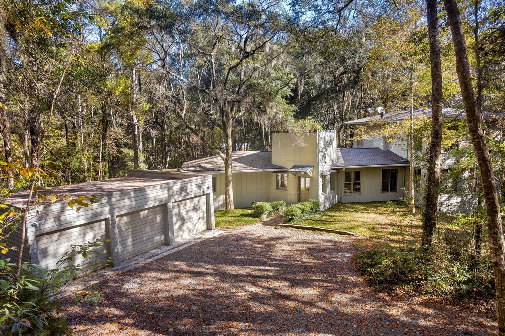 Photo of 17 Middleton Oaks Road, Charleston, SC 29414 (MLS # 25030133)