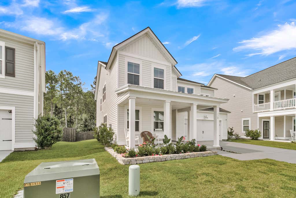 Photo of 118 Red Bluff Street, Summerville, SC 29483 (MLS # 26024272)
