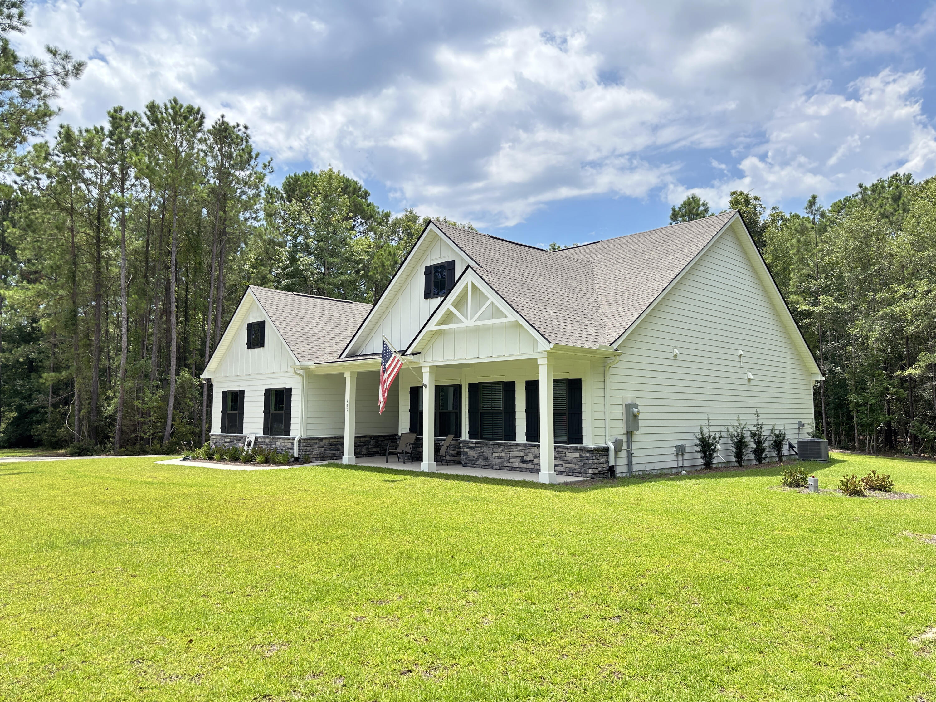983 Awendaw Lakes Boulevard