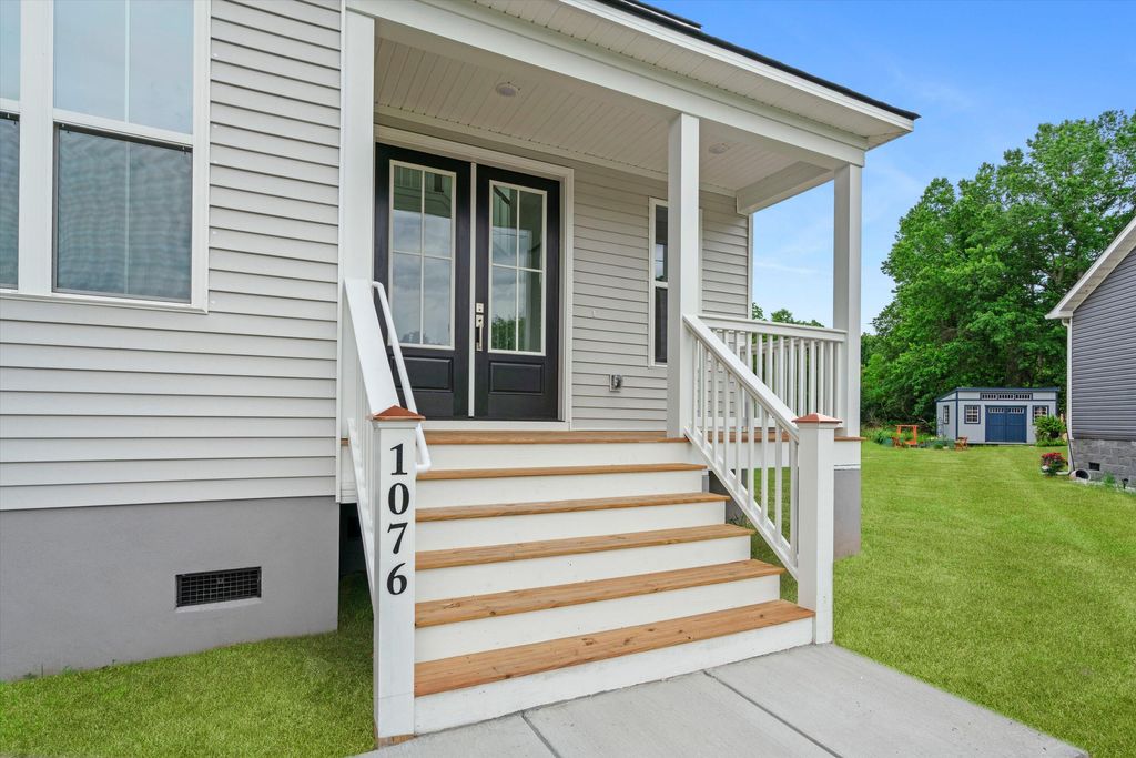 Photo of 1076 Williams Road, Charleston, SC 29412 (MLS # 25015337)