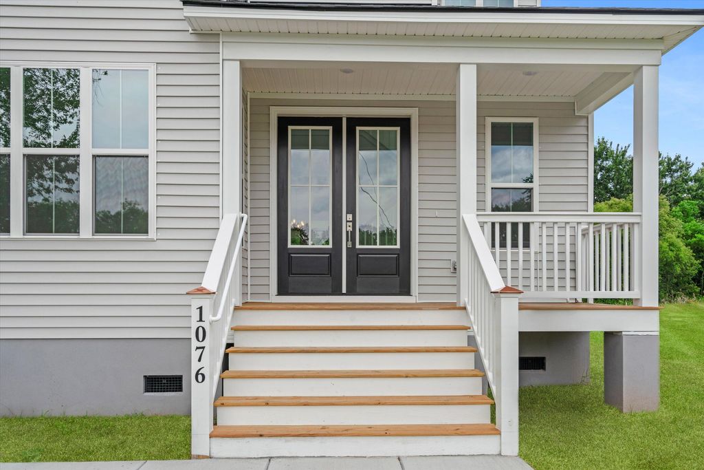 Photo of 1076 Williams Road, Charleston, SC 29412 (MLS # 25015337)