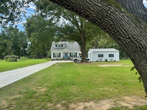 A home in Summerton