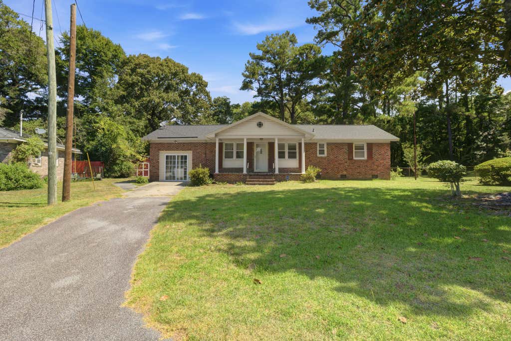 Photo of 931 Dogwood Court, Hanahan, SC 29410 (MLS # 26020177)