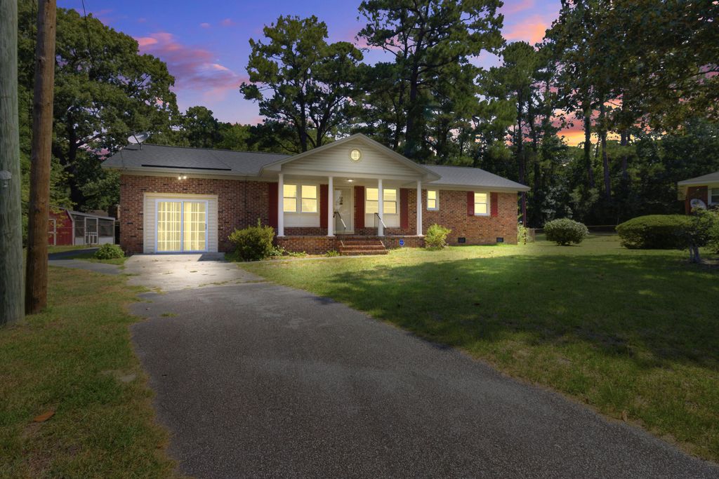 Photo of 931 Dogwood Court, Hanahan, SC 29410 (MLS # 26020177)