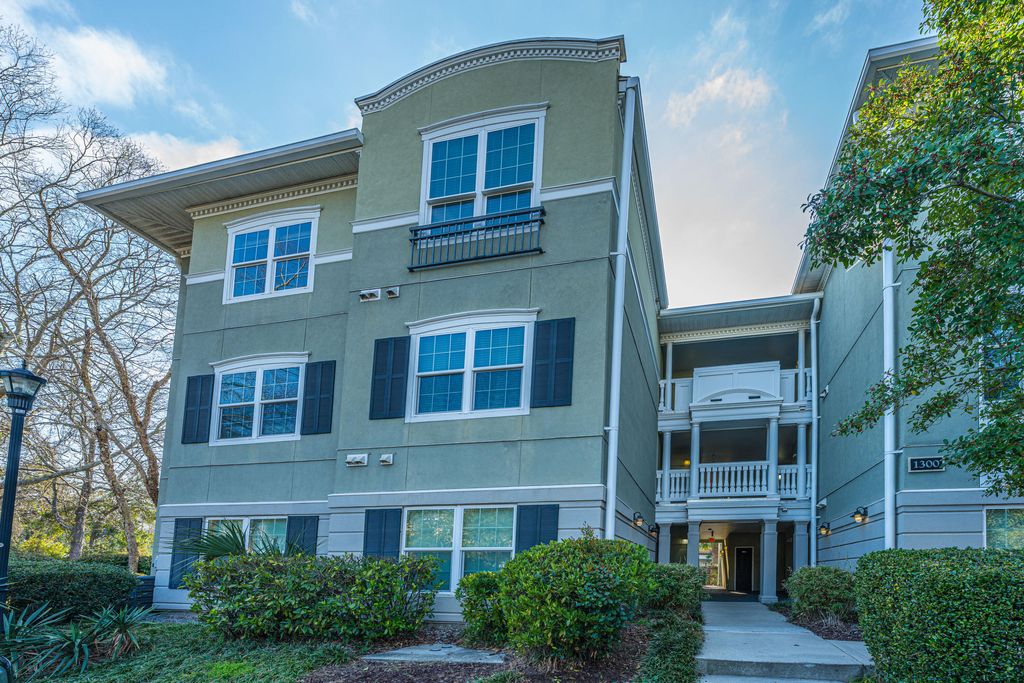 Photo of 1313 Telfair Way, Charleston, SC 29412 (MLS # 26006079)