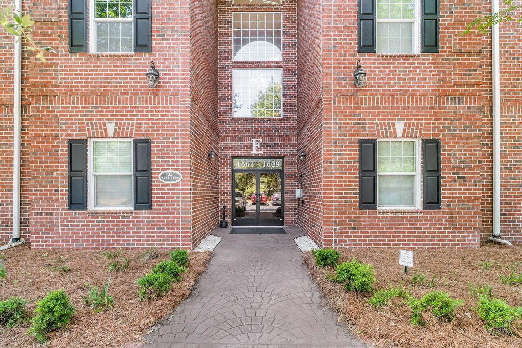 Photo of 1575 Cambridge Lakes Drive #Unit 104e, Mount Pleasant, SC 29464 (MLS # 26011426)