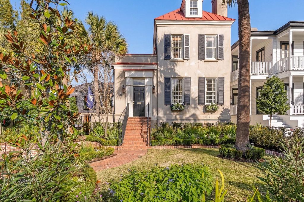 Photo of 140 Queen Street, Charleston, SC 29401 (MLS # 26008230)