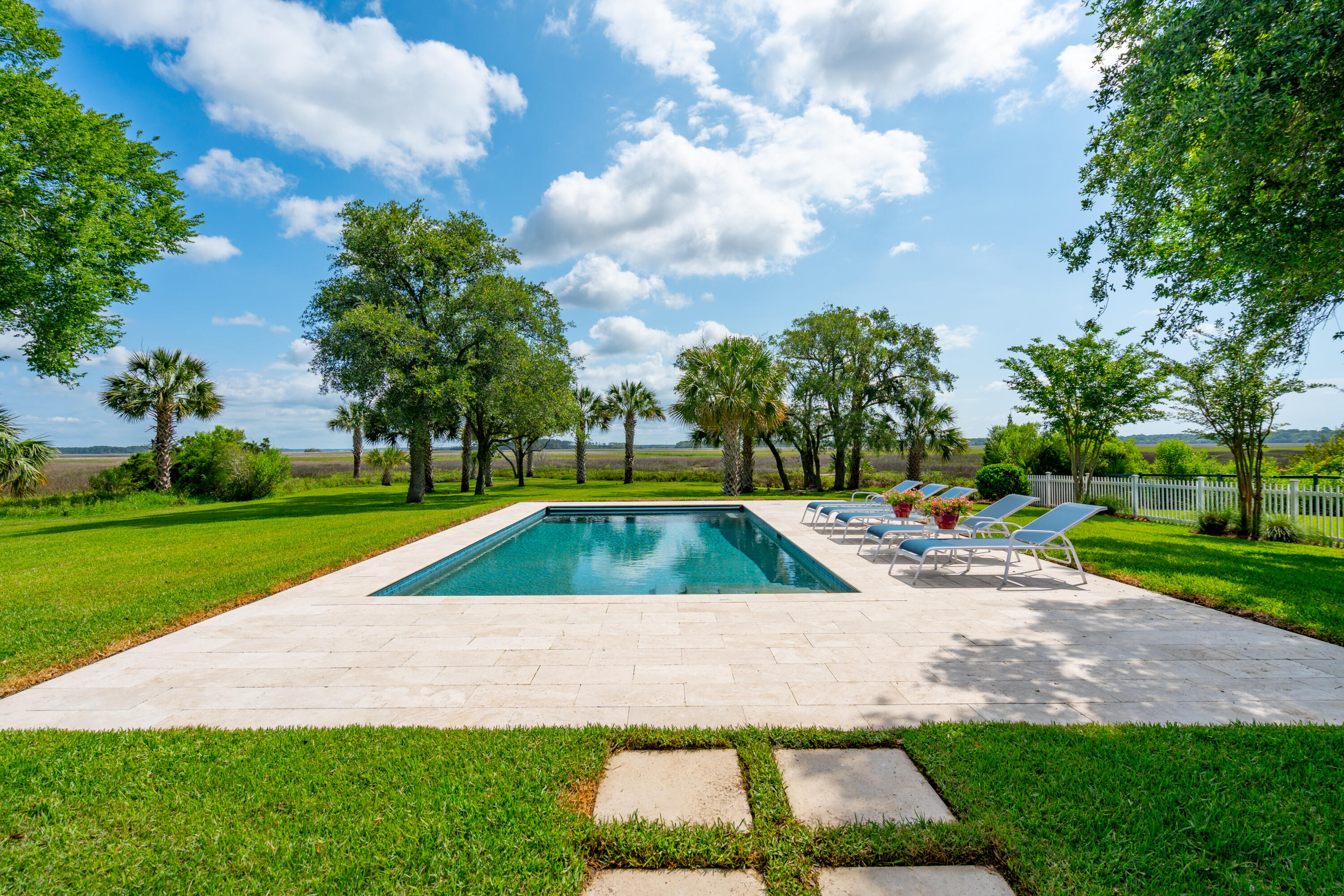 591 Island Walk East