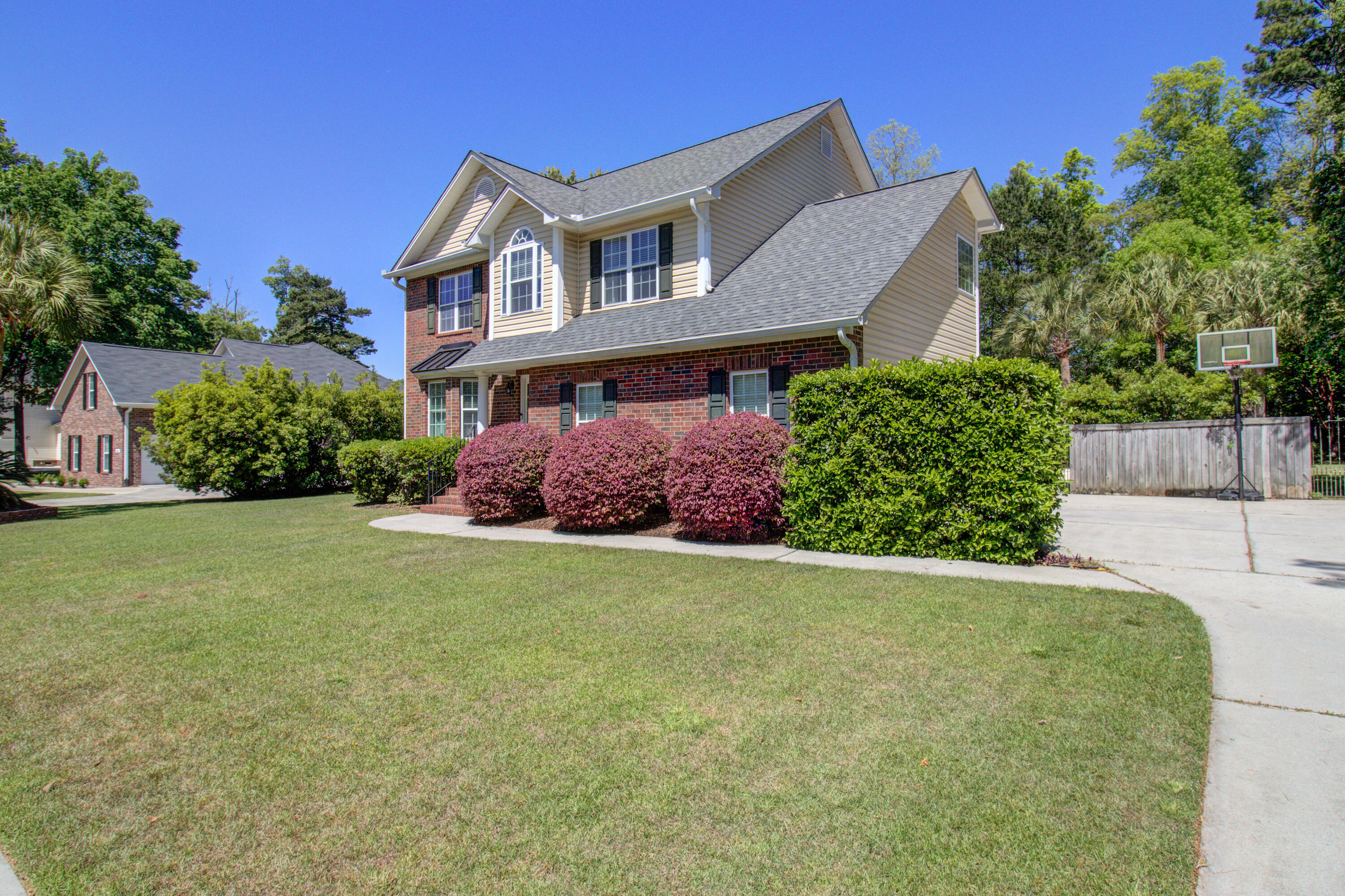 683 Hamlet Circle