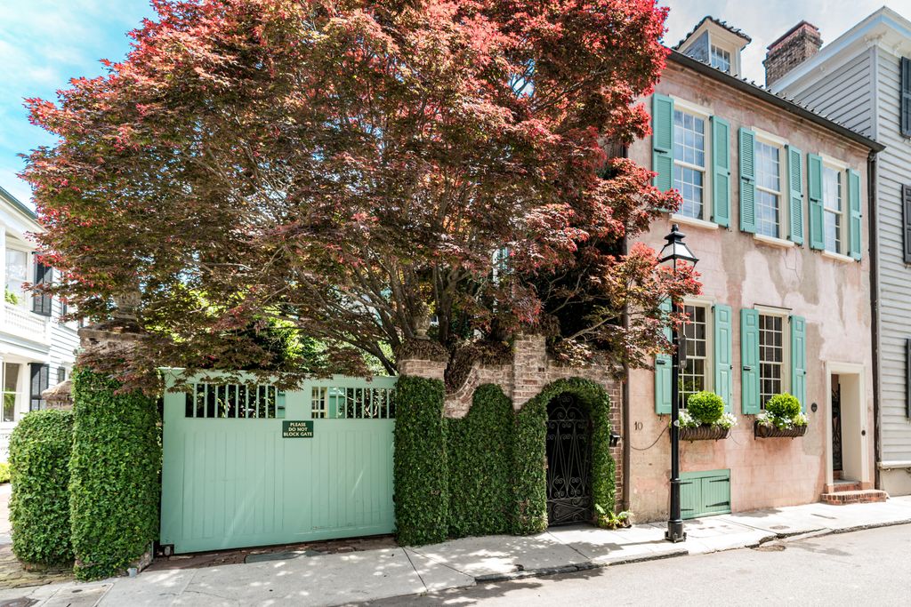 Photo of 8 Orange Street, Charleston, SC 29401 (MLS # 26011410)