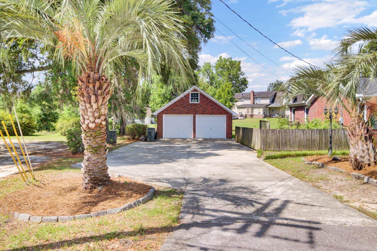 1027 E Recess Road