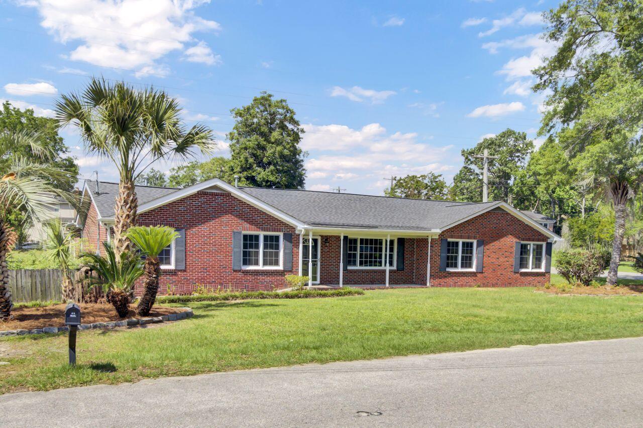 1027 E Recess Road
