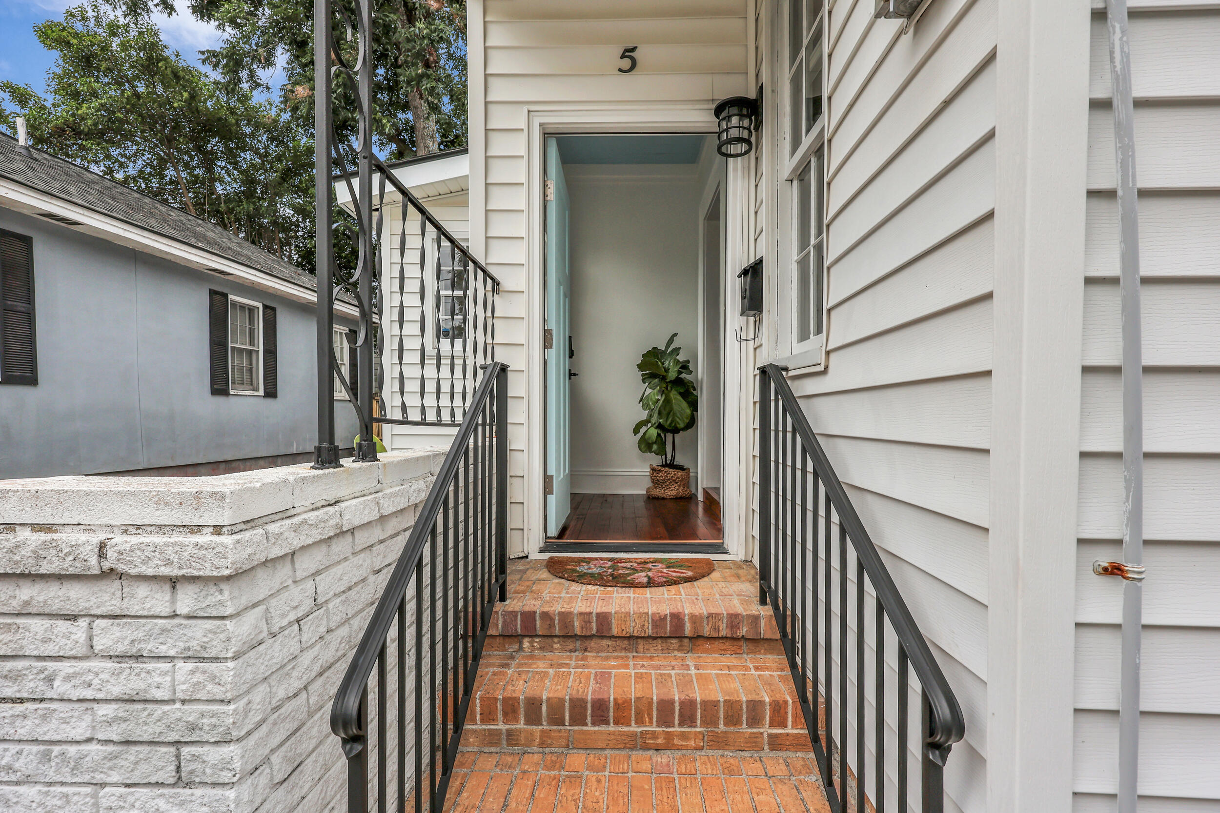 5 Carondolet Street