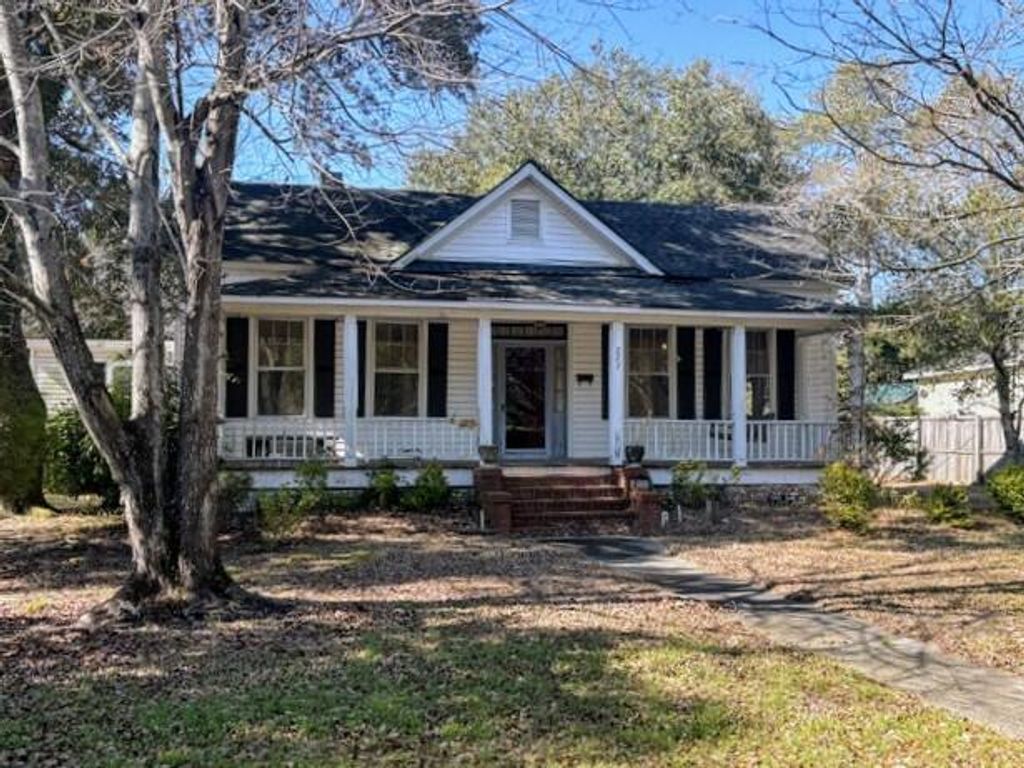 Photo of 227 N Church Street, Manning, SC 29102 (MLS # 26003615)