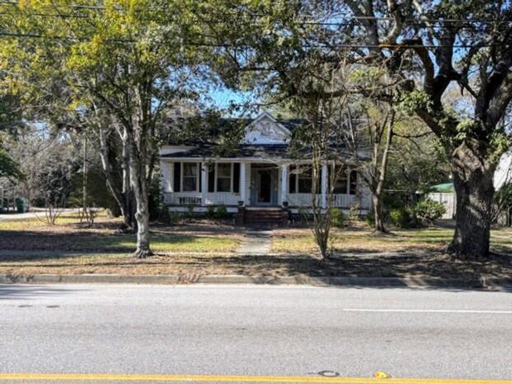 Photo of 227 N Church Street, Manning, SC 29102 (MLS # 26003615)