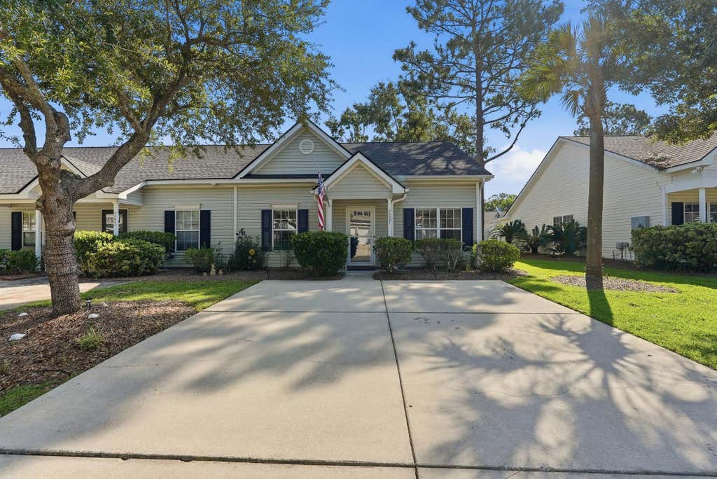 Photo of 7331 Suncatcher Drive, Hanahan, SC 29410 (MLS # 26023782)